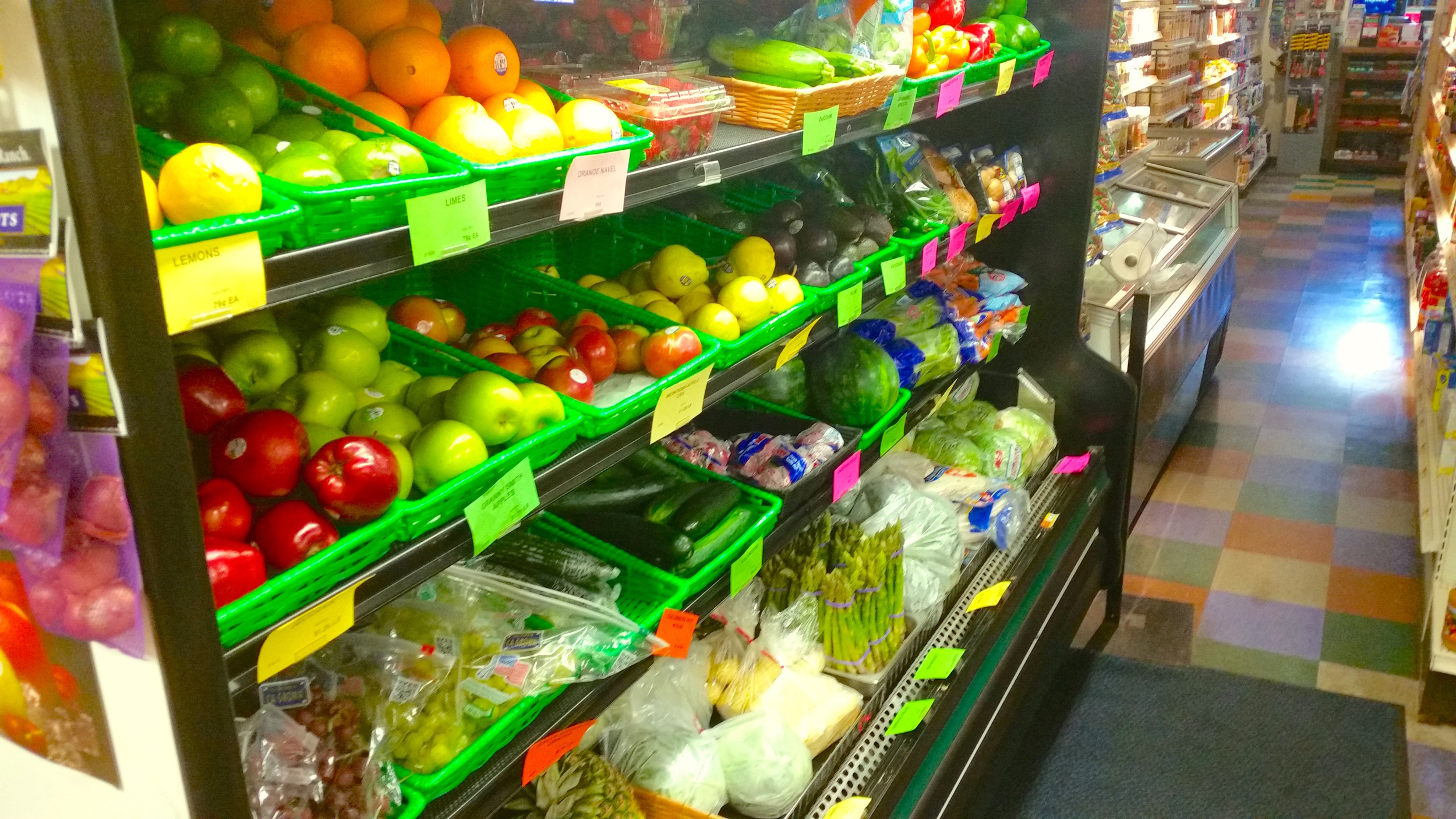 wardsboro_country_store_produce_2.jpg
